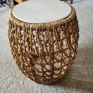 Los Altos Valley View Wicker Round Accent Table